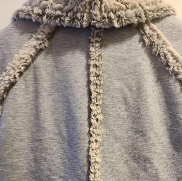 2/$35 Linea Domani warm vest / top - Picture 5 of 14